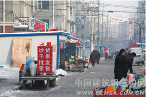 彩鋼房霸占人行道 所屬街道稱(chēng)未接到通知